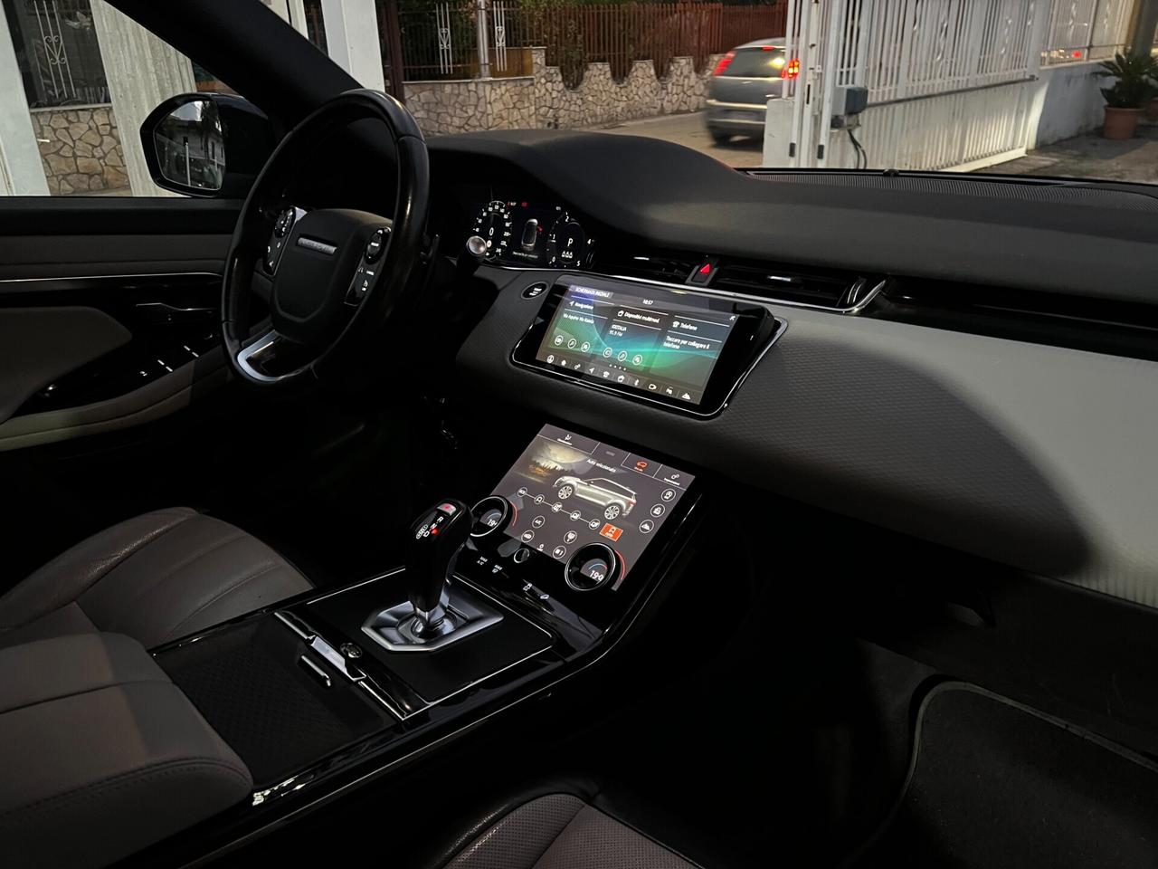 Land Rover Range Evoque 2.0D 150-R-Dynamic-2019-FULL