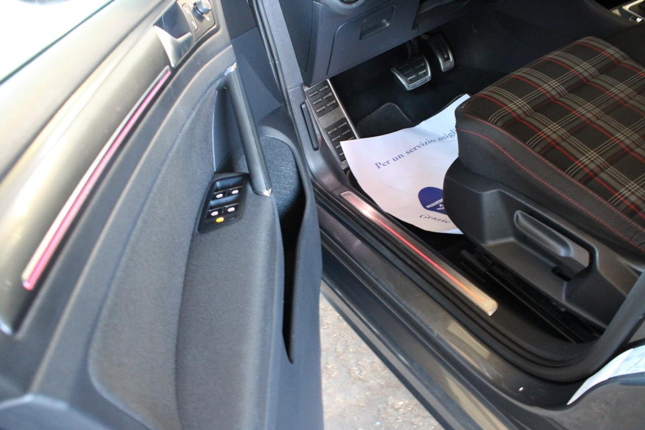 Volkswagen Golf GTI 5p 2.0 tsi dsg TUTTI TAGLIANDI DOCUMENTATI
