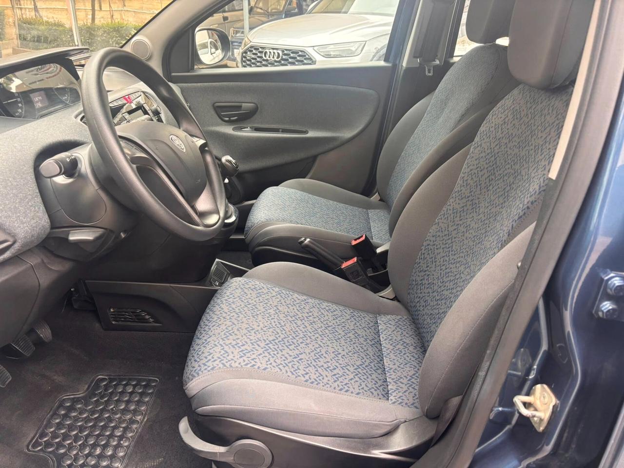 Lancia Ypsilon 1.0 FireFly 5 porte S&S Hybrid Silver Plus