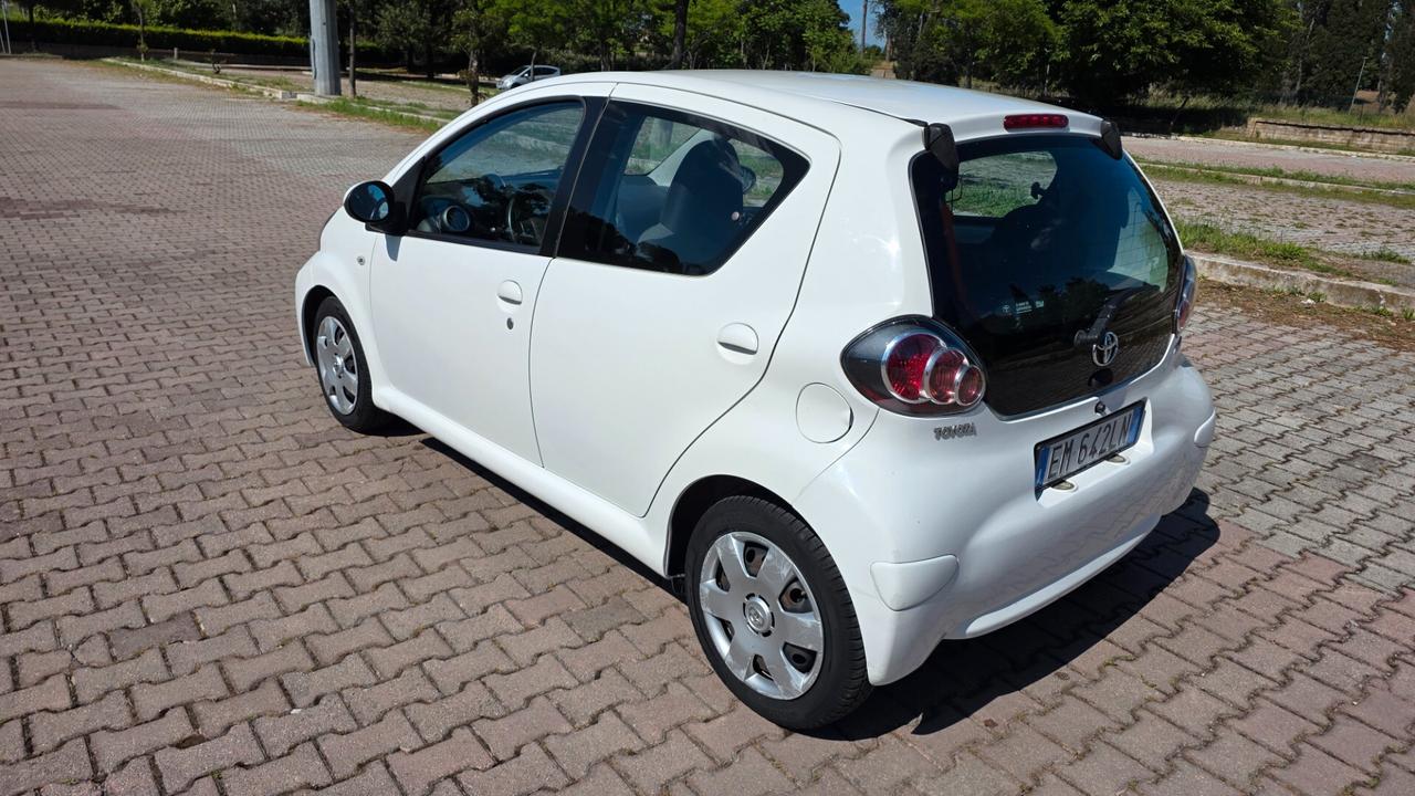 Toyota Aygo 1.0 12V VVT-i 5 porte Lounge Connect MMT