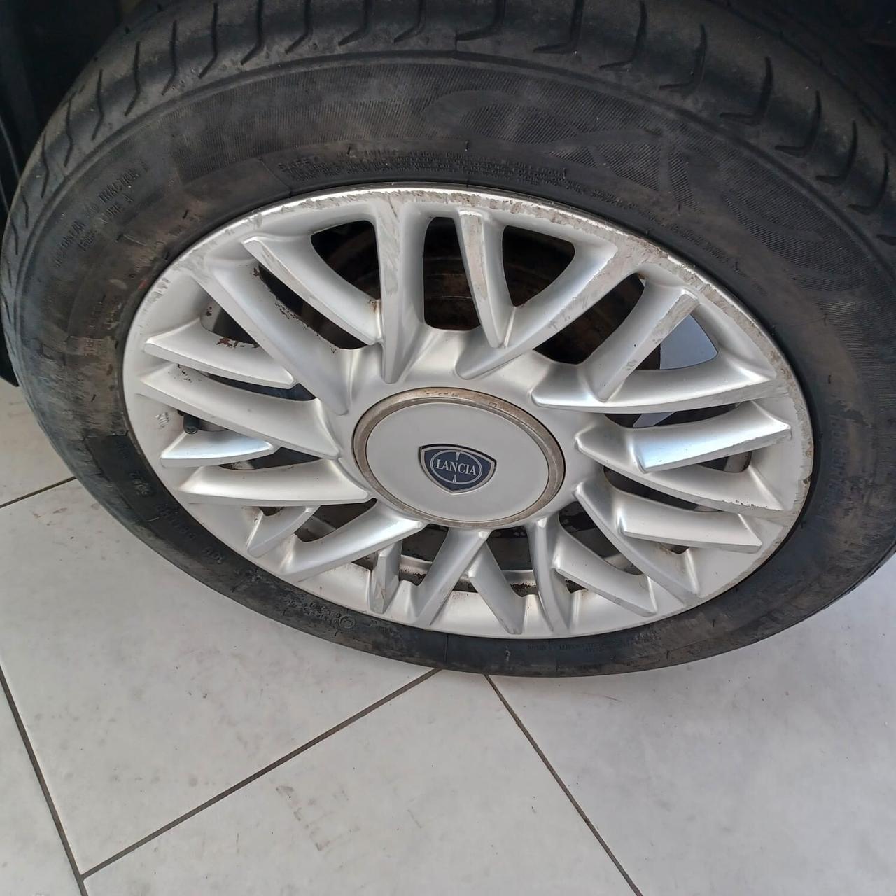 NEOPATENTATI LANCIA YPSILON 1.2 OTTIMO STATO