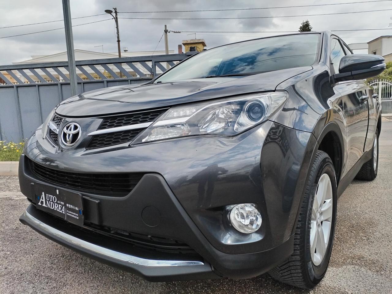 Toyota rav4 2.0d-4 d 2wd 124cv full optional 2014