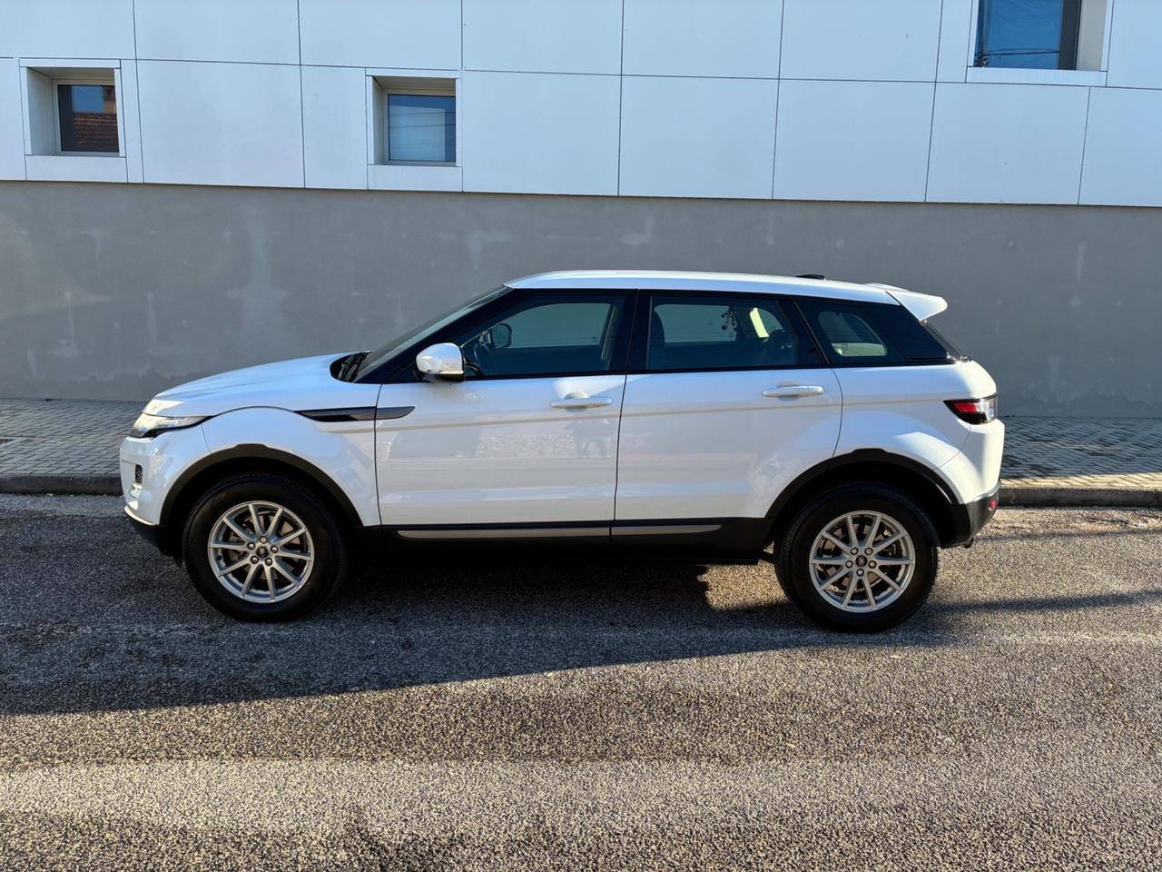 Land Rover Range Evoque 2.2 TD4 5p. Pure