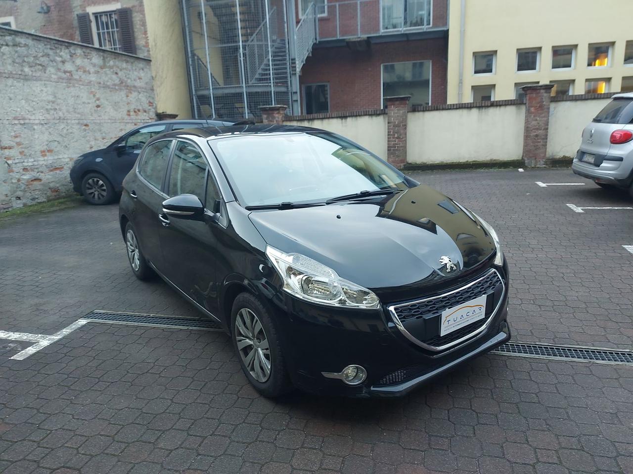 Peugeot 208 Allure 1.4 HDI 68 cv neopatentati