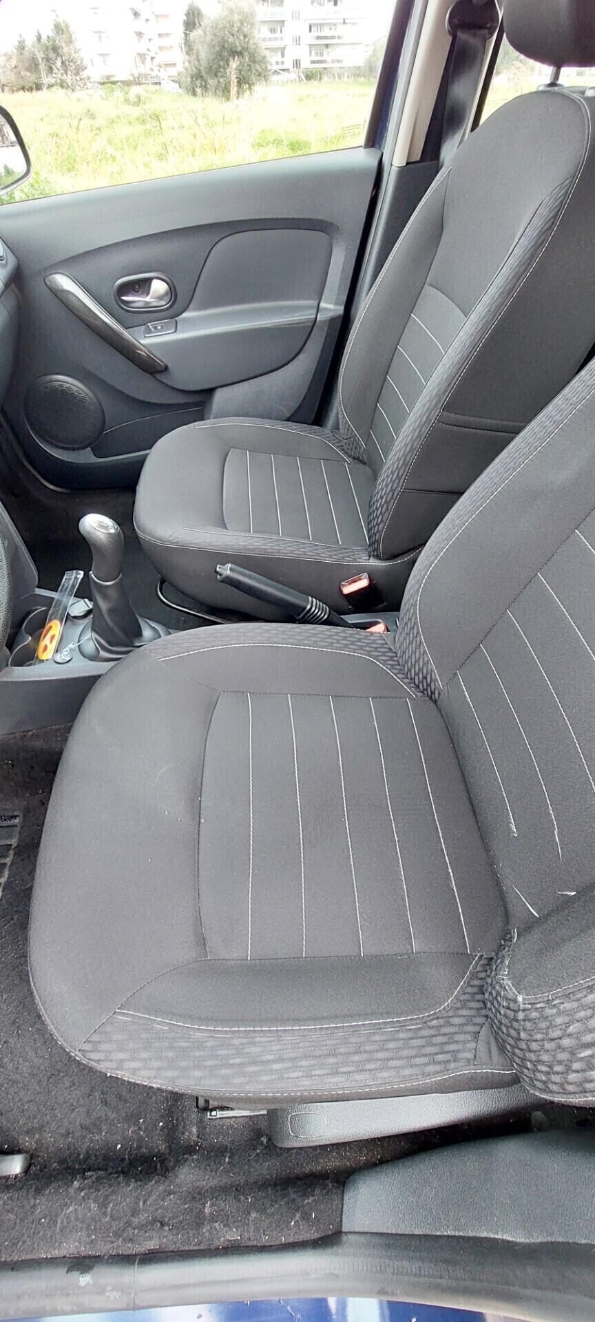 DACIA SANDERO 1,0 GPL DI SERIE CASA MADRE 100 CV TELEFONO X NEOPATENTATI IMPECCABILE