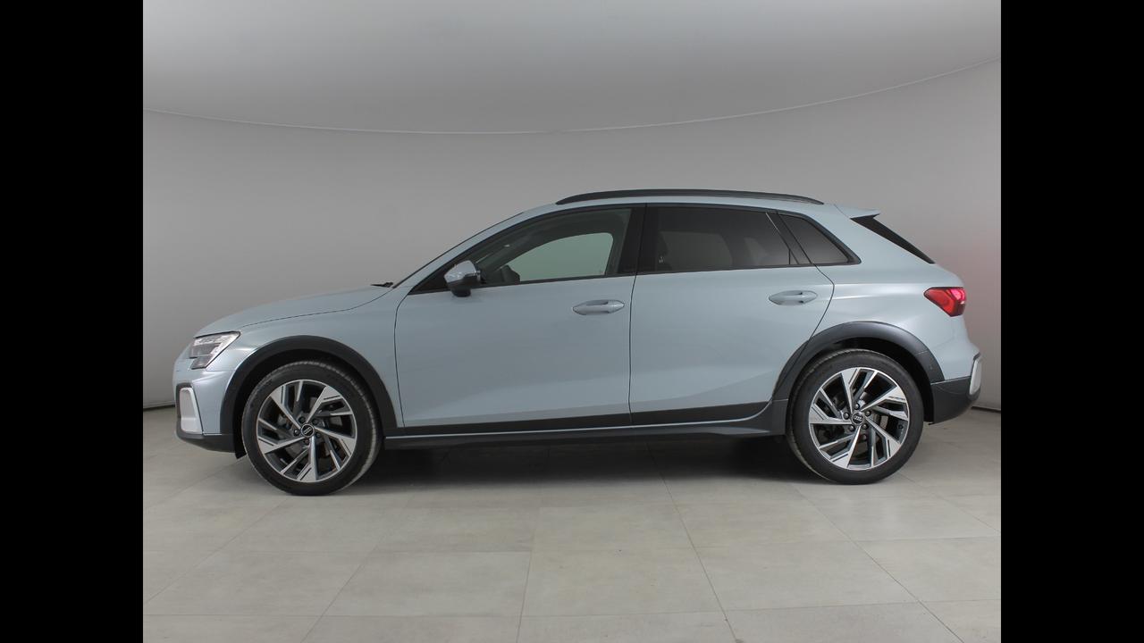 AUDI A3 IV 2024 allstreet - A3 allstreet 35 2.0 tdi Business s-tronic