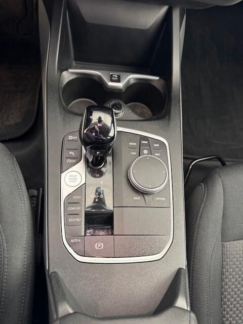 Bmw 116 116d 5p. Business Advantage
