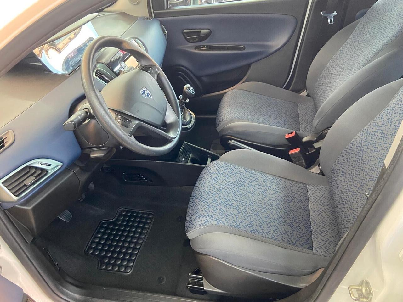 Lancia Ypsilon 1.0 FireFly 5 porte S&S Hybrid Gold