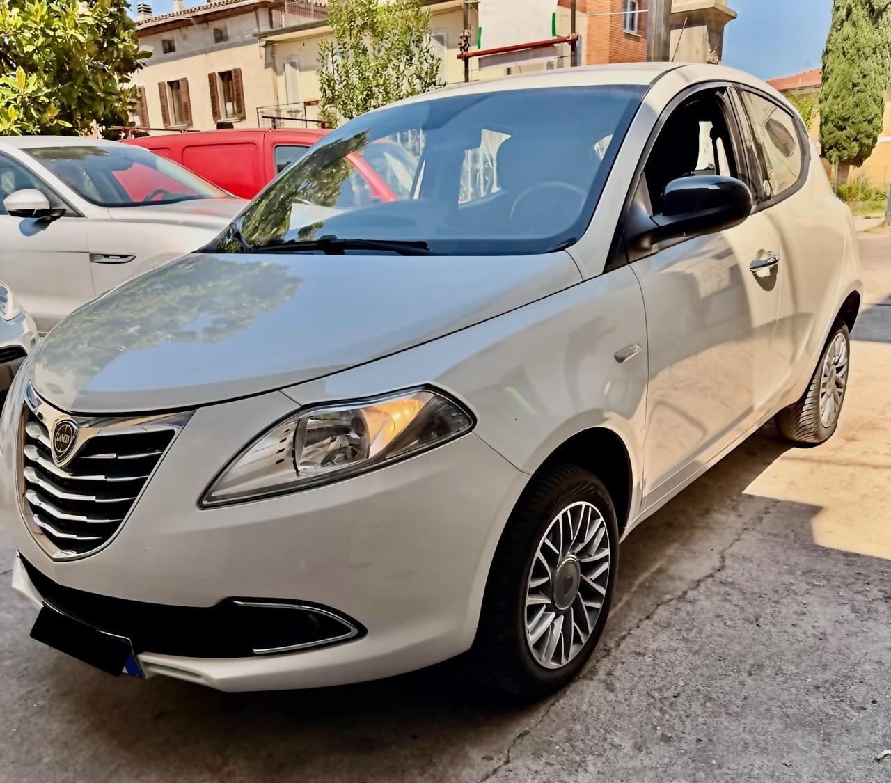 Lancia Ypsilon 0.9 TwinAir 85 CV 5 porte Metano Ecochic Gold