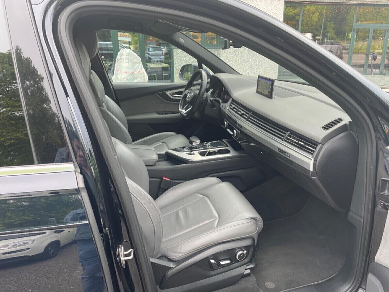 Audi Q7 3.0 TDI 272 CV quattro Automatik*S-line*Navi*Pelle*7 posti*