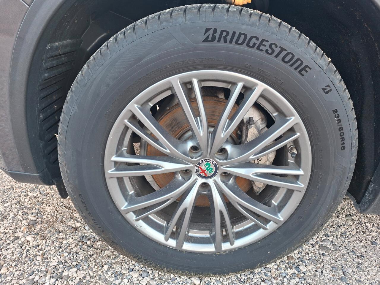 Alfa Romeo Stelvio *** MOTORE FUSO ***