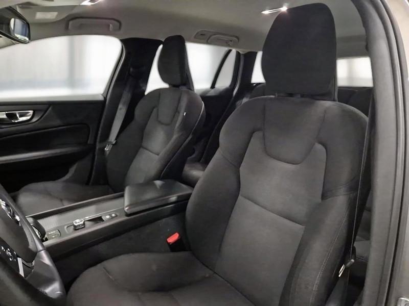 VOLVO V60 B4 D autom. Momentum Business WAGON