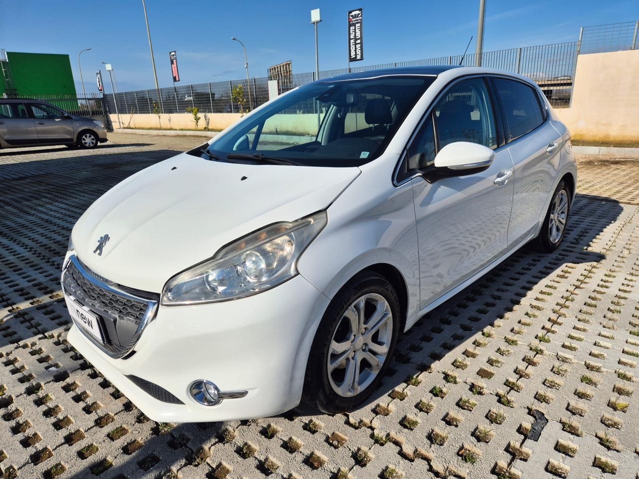 Peugeot 208 1.4 HDi 5 porte Allure tetto panoramico