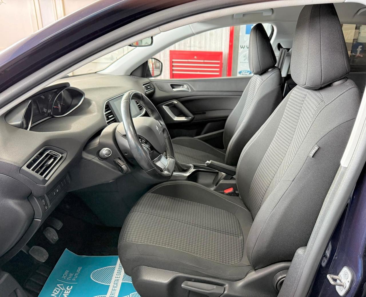 Peugeot 308 BlueHDi 130 S&S Business