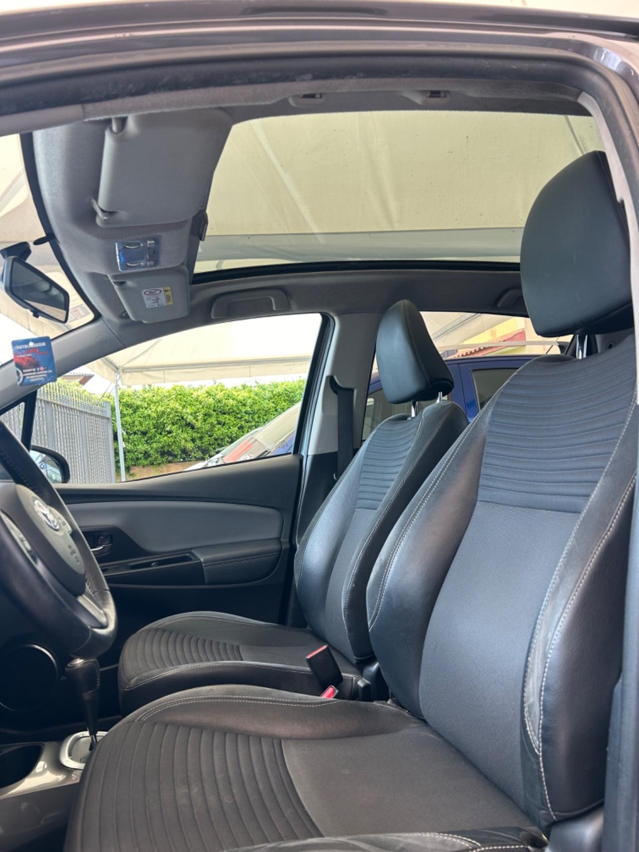 Toyota Yaris 1.5 Hybrid 5 porte by Glamour