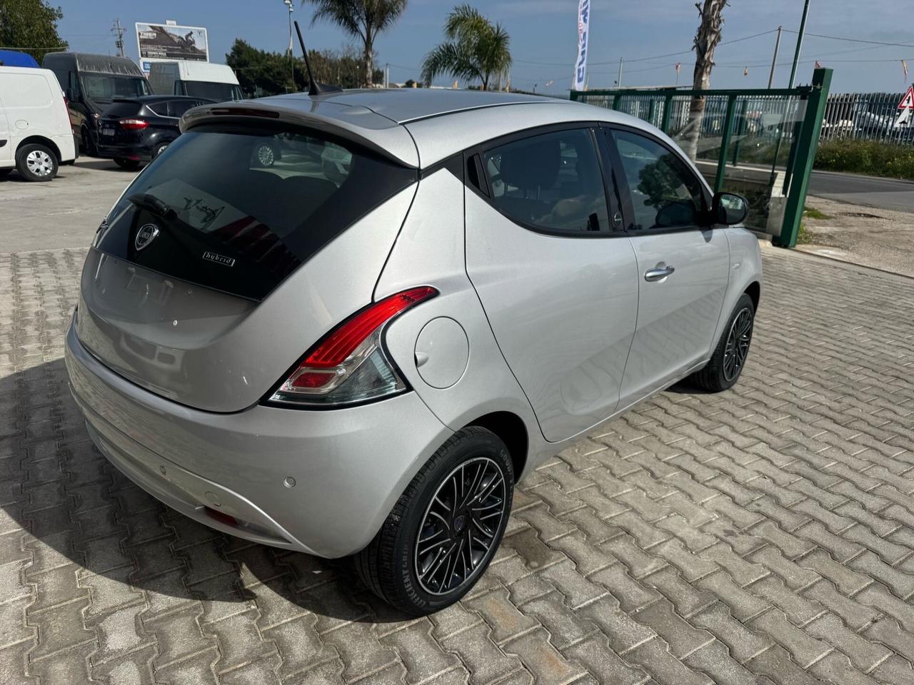 Lancia Ypsilon 1.2 69 CV 5 porte GPL Ecochic Silver