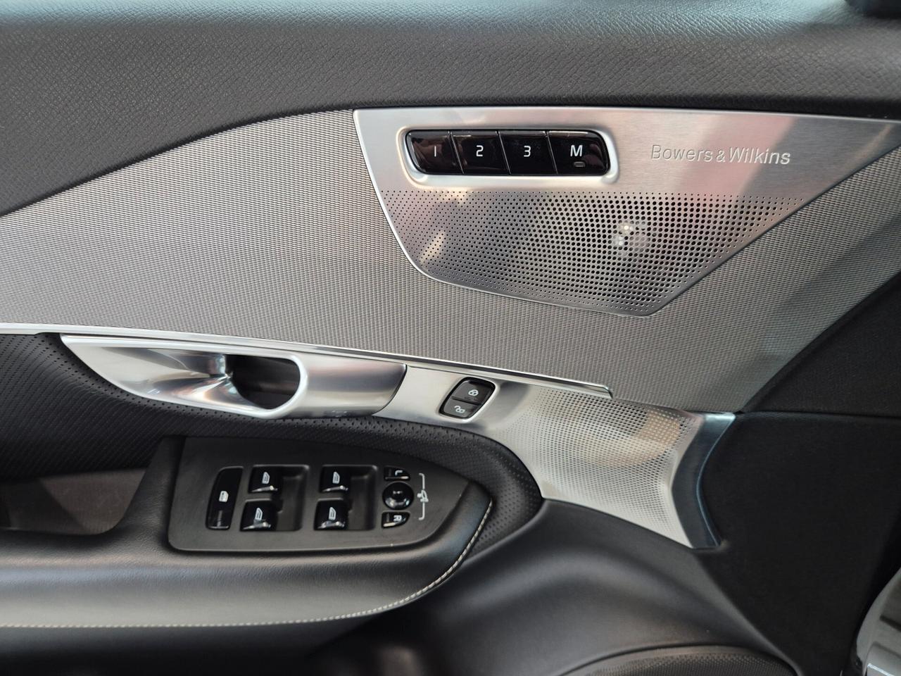 Volvo XC 90 R-DESIGN 7 POSTI