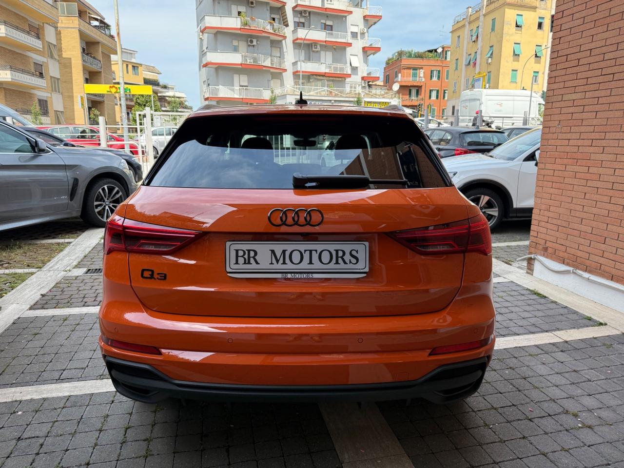 Audi Q3 35tfsi S line + Identity Black - SOLO 4.930Km !!