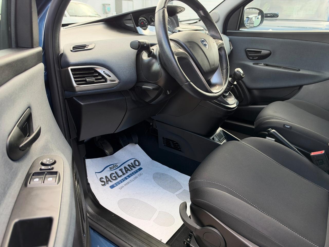 Lancia Ypsilon 1.0 FireFly 5 porte S&S Hybrid Gold