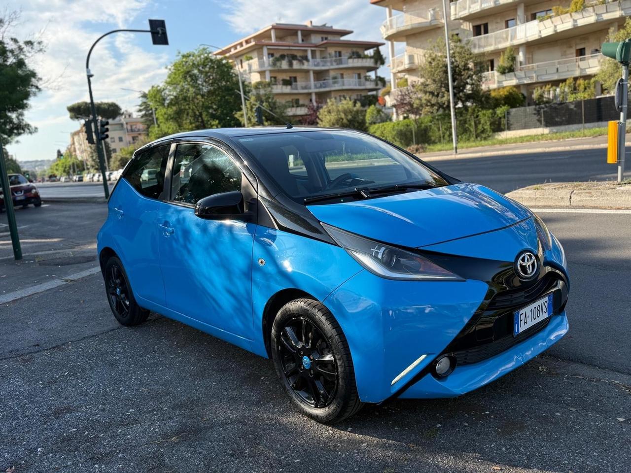 Toyota Aygo 1.0 VVT-i 69 CV 5 porte x-play