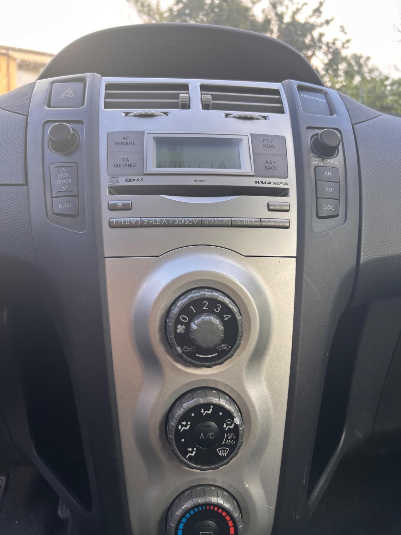 Toyota Yaris 1.0 5 porte