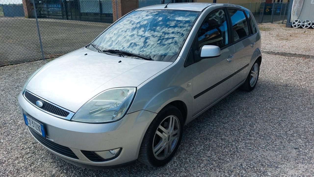 Ford Fiesta ghia 1200 GPL