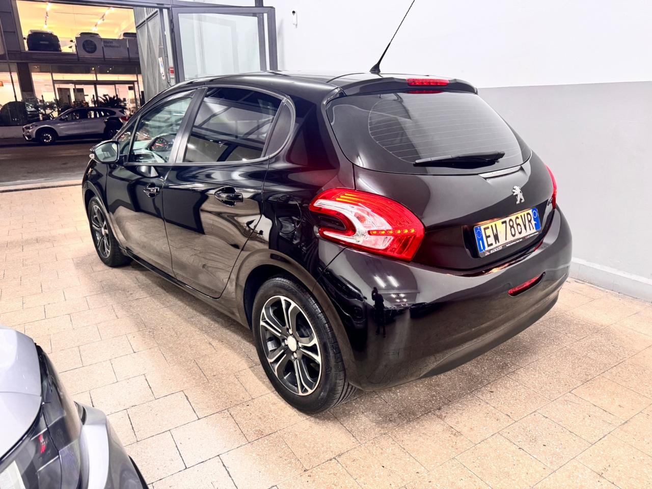 Peugeot 208 1.2 82 Cv 5P. Allure 94.000 Km - 2015