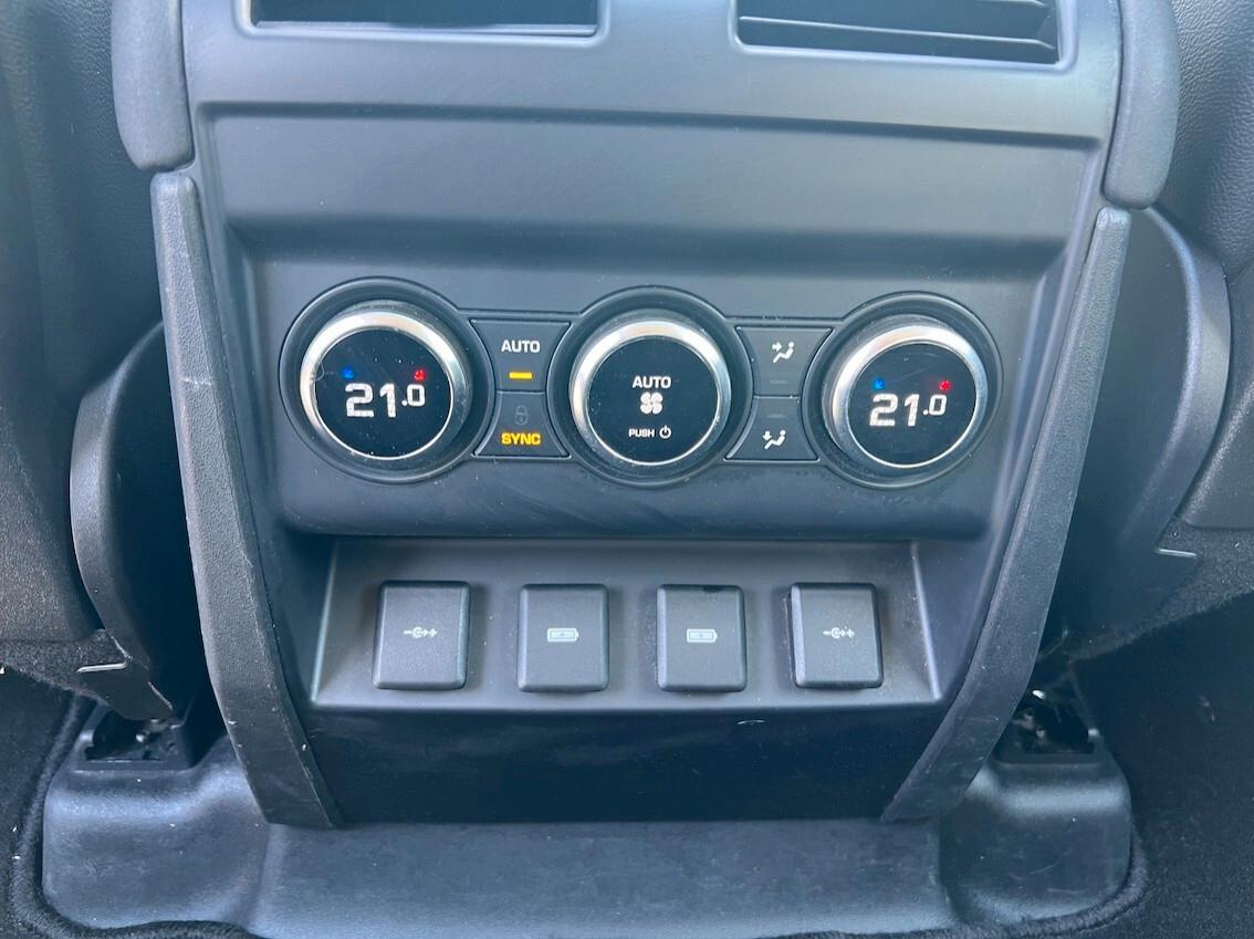 Land Rover Defender 110 2.0d sd4 S 7 posti Tetto Apr. - Tagliandi Land Rover