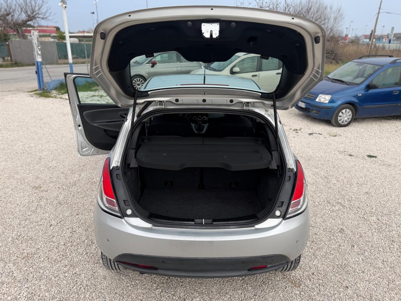 Lancia Ypsilon 0.9 TwinAir 85 CV 5 porte Metano Ecochic Gold