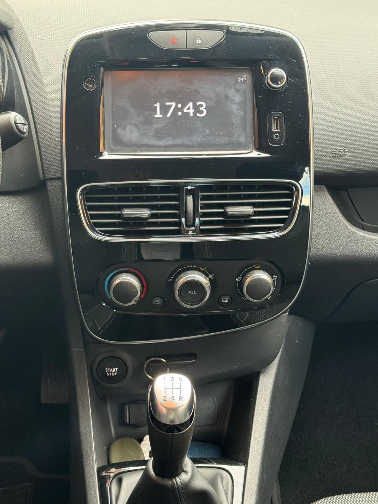 Renault Clio 1.2 benzina 75cv Neopatentati