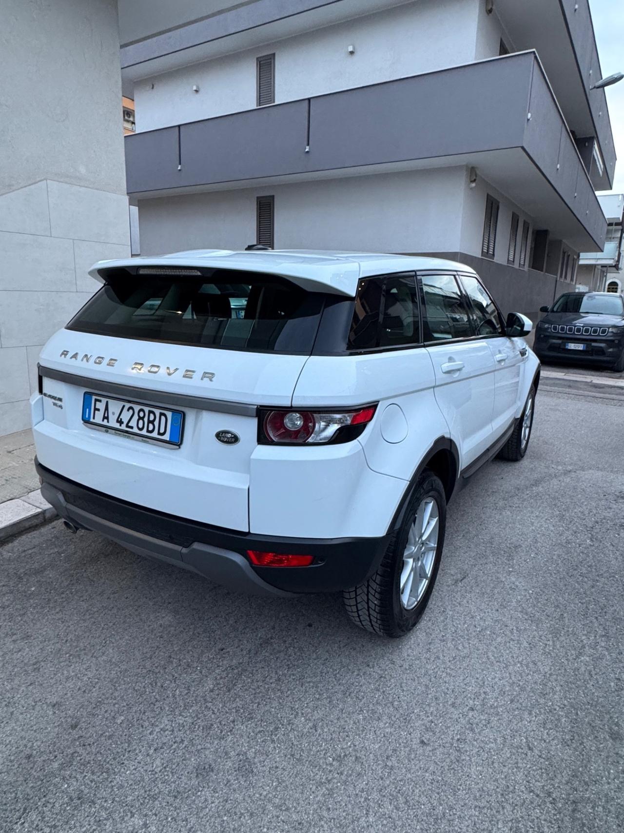 Land Rover Range Evoque 2.2 TD4 5p. Pure