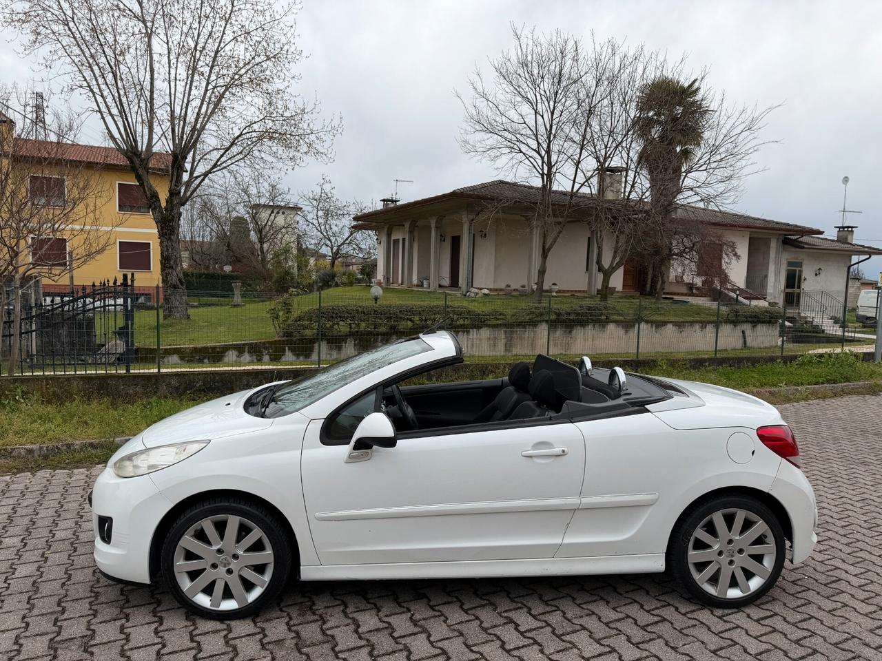 Peugeot 207cc 1.6 HDi Cabrio OK Neopatentati