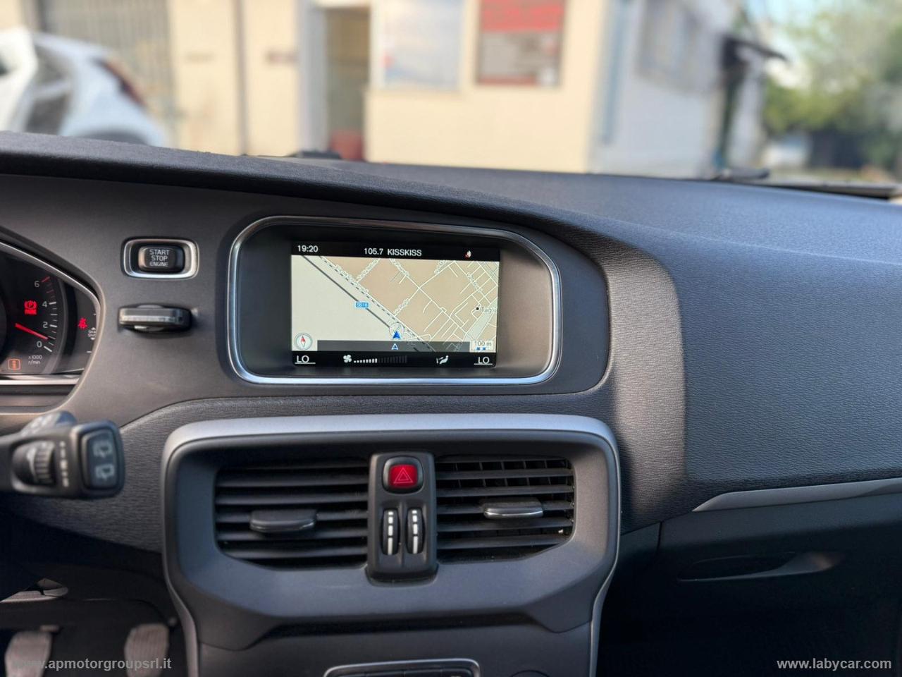 VOLVO V40 D2 Momentum