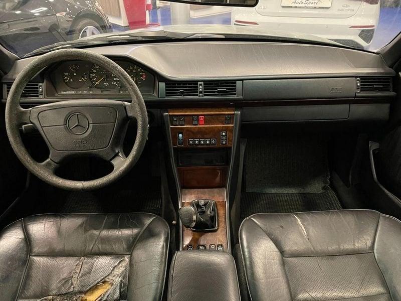 Mercedes-Benz Serie E E 200 cat Coupé