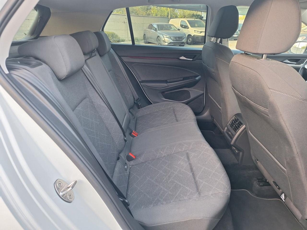 Volkswagen Golf LIFE 1.0 eTSI 110cv DSG NAV+RETROCAM. 2023