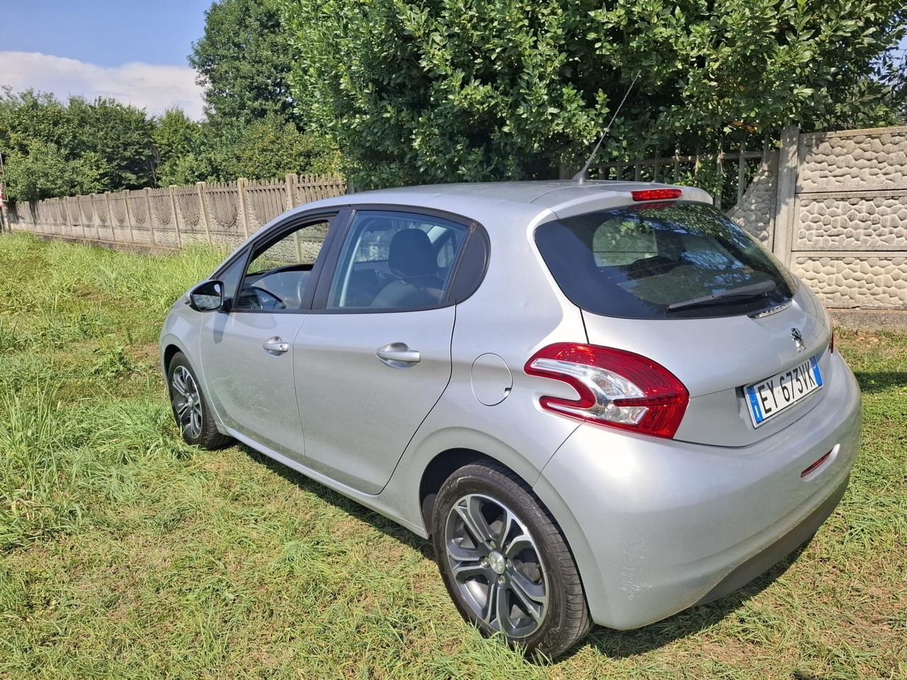 Peugeot 208 1.4 HDi 68 CV 5 porte Allure