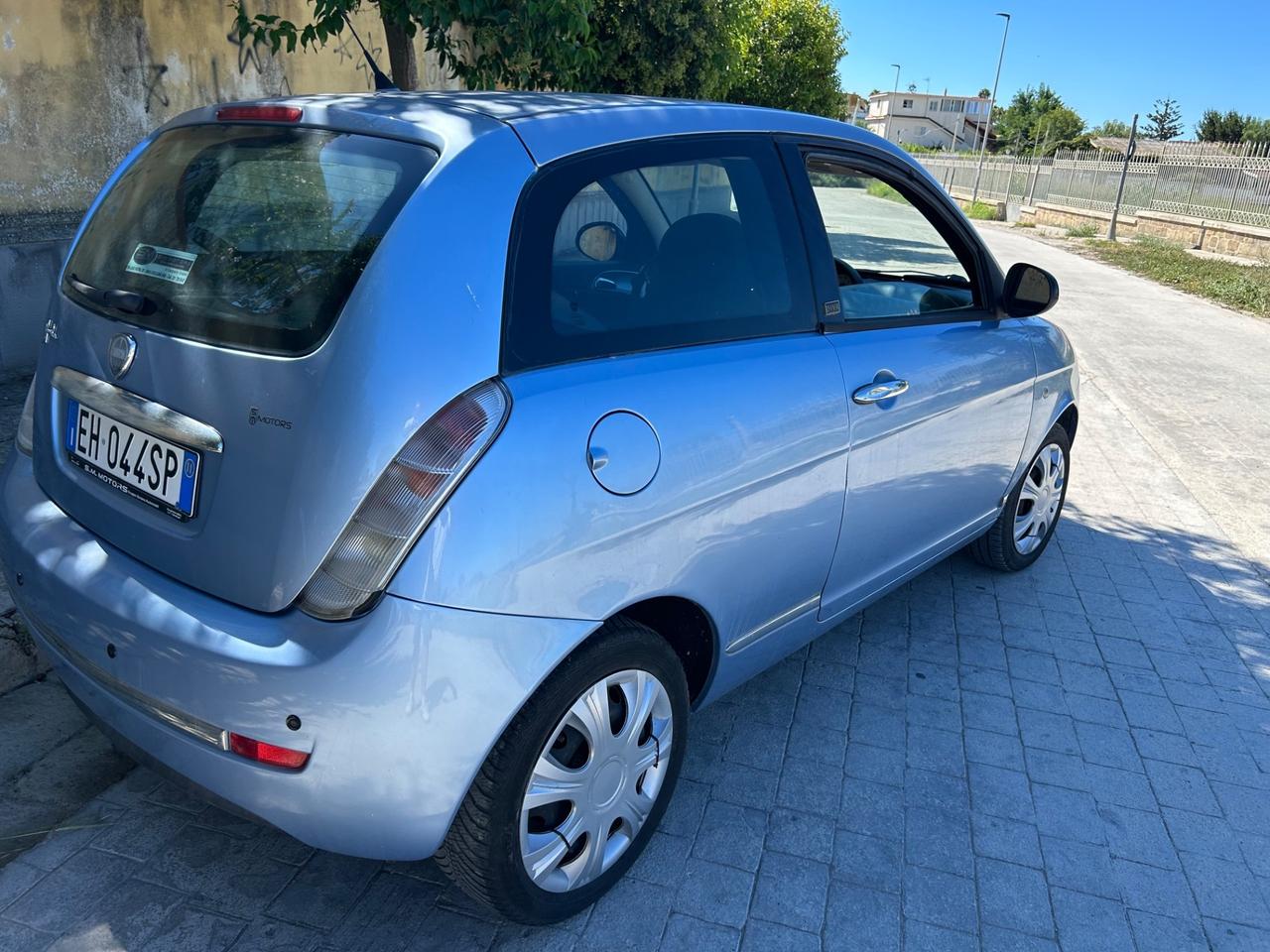 Lancia Ypsilon 1.2 69 CV Unyca