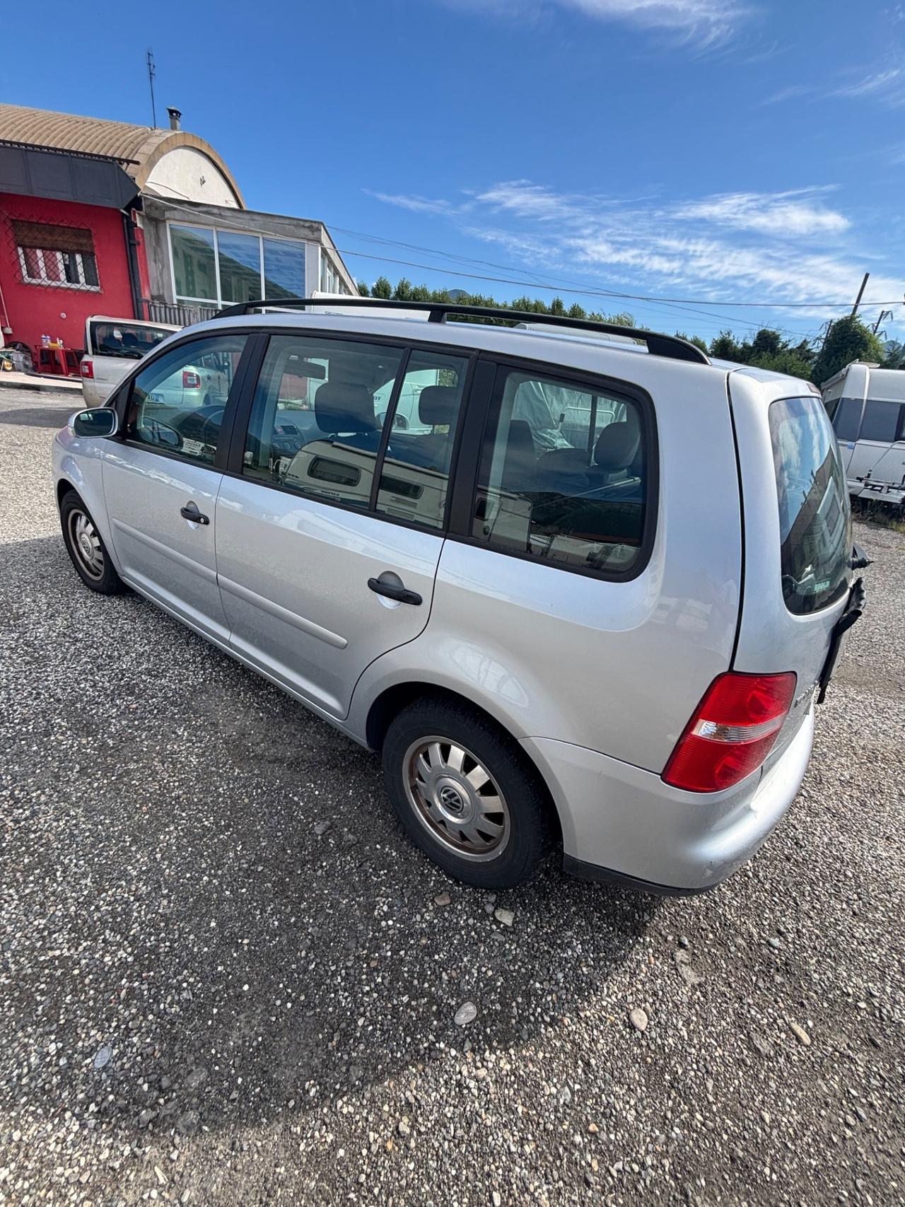 TOURAN Volkswagen 7 posti del 2005 in saldo 592
