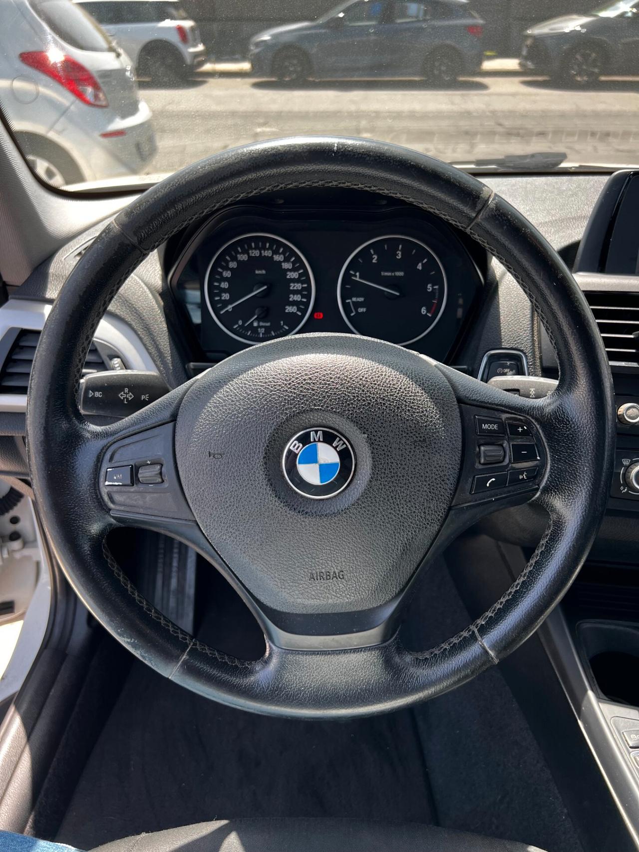 Bmw 114 114d 5p. Unique