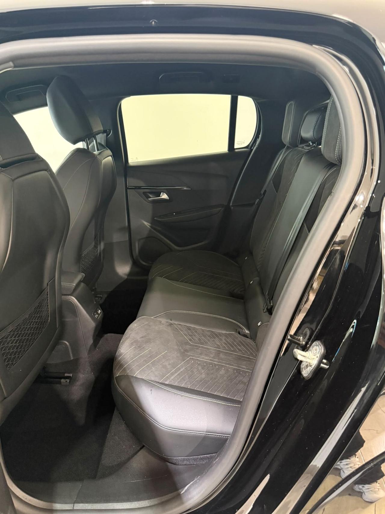 Peugeot 208 hybrid/benzina 2025 14.000 km
