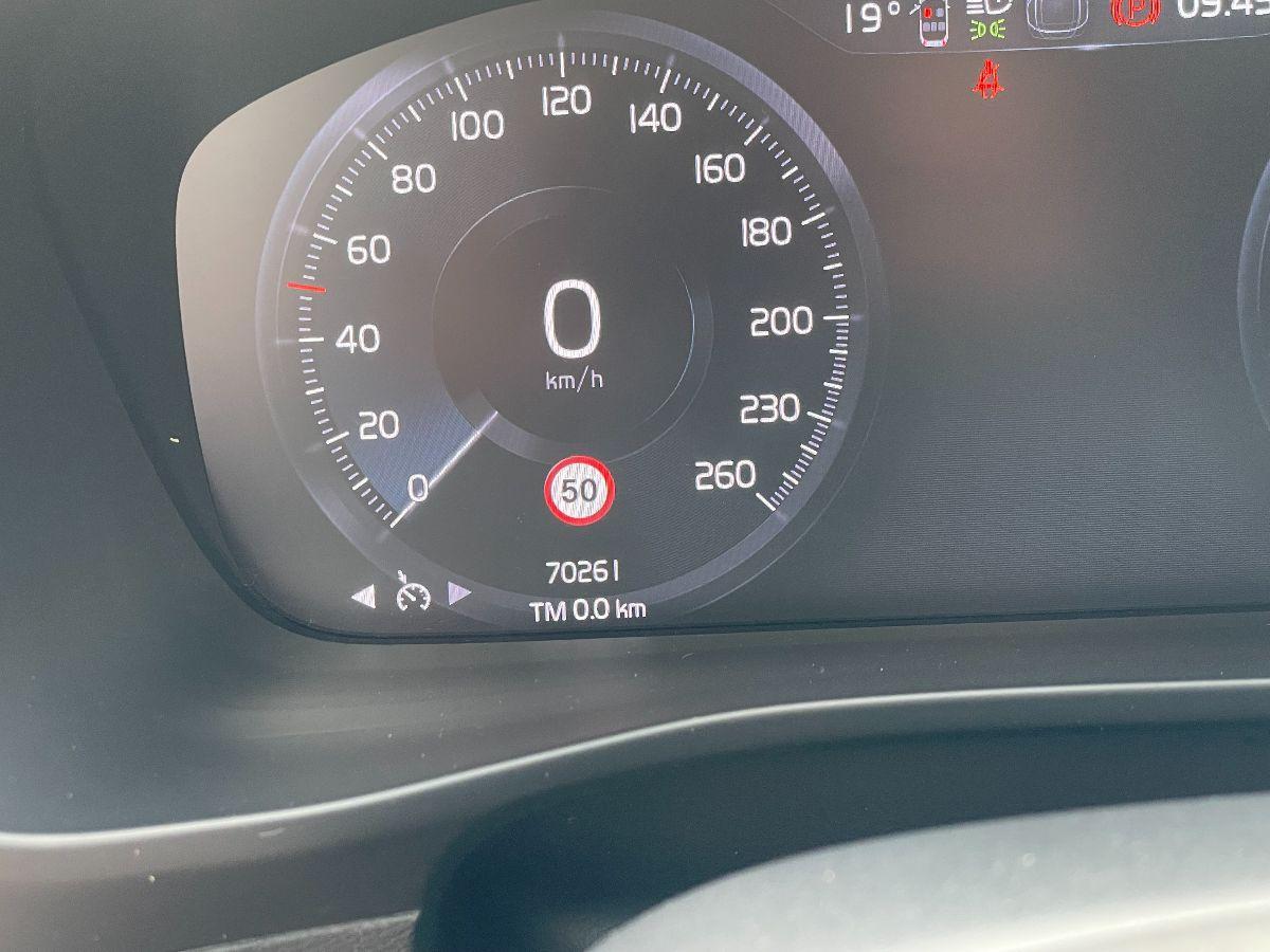 VOLVO - XC40 - T2 Momentum Core