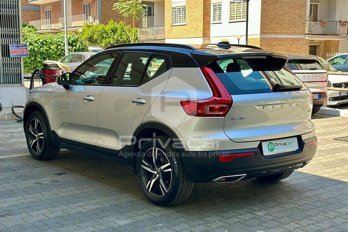 VOLVO XC40 T3 R-design