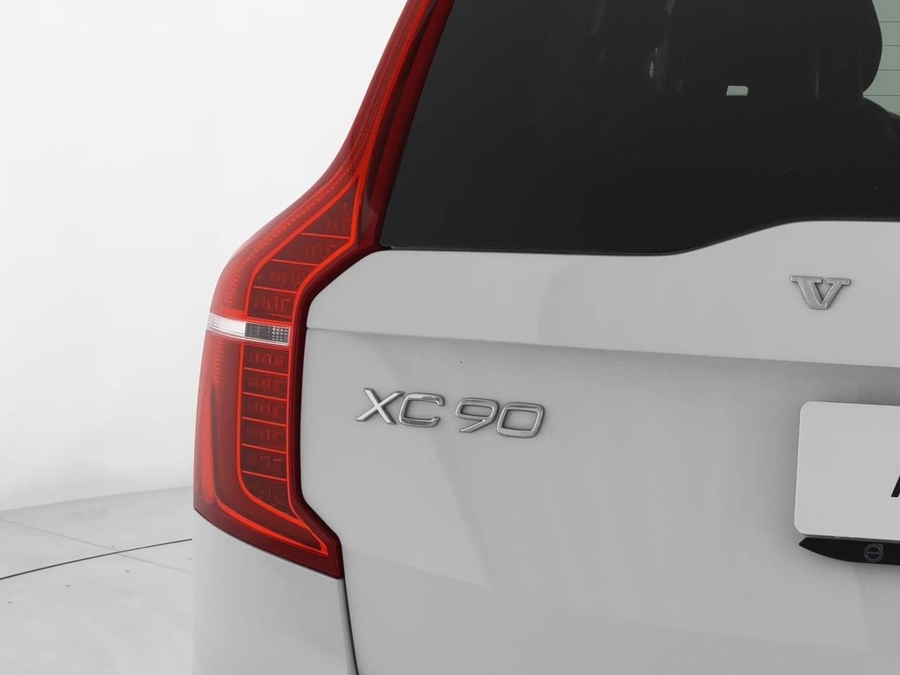 Volvo XC90 2.0 b5 Momentum Pro awd