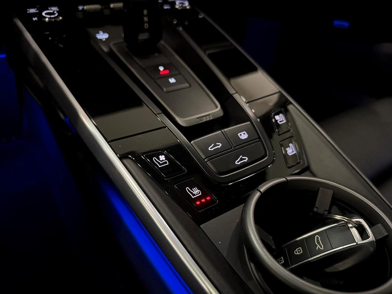 Porsche 911 Carrera 4 GTS