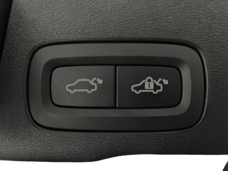 Volvo XC60 B4 197+14 CV Automatica Mild Hybrid Diesel Plus Bright