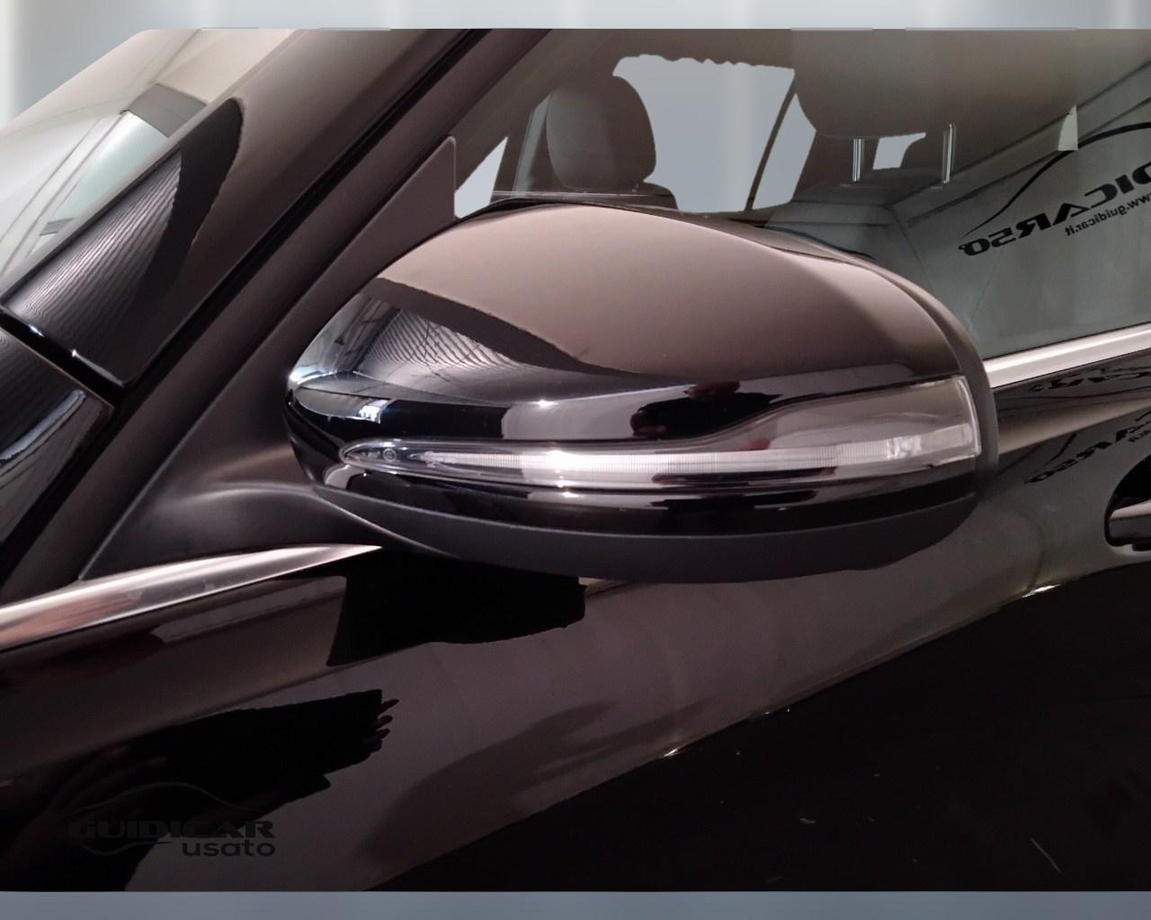 Mercedes-Benz GLB - X247 2019 - GLB 180 d Business Extra auto