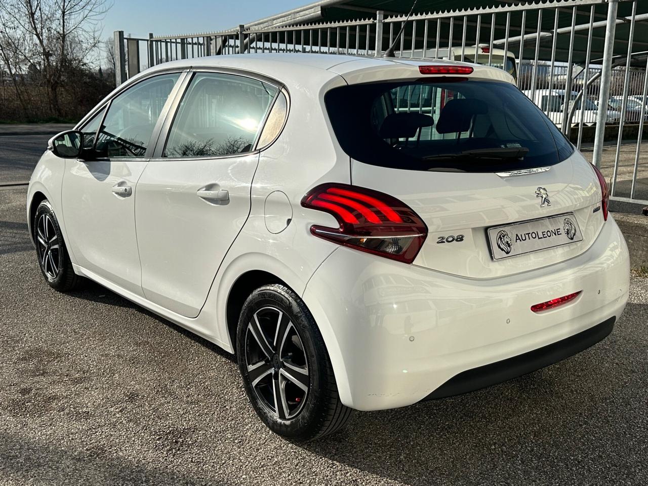 Peugeot 208 PureTech 82 5 porte Touch
