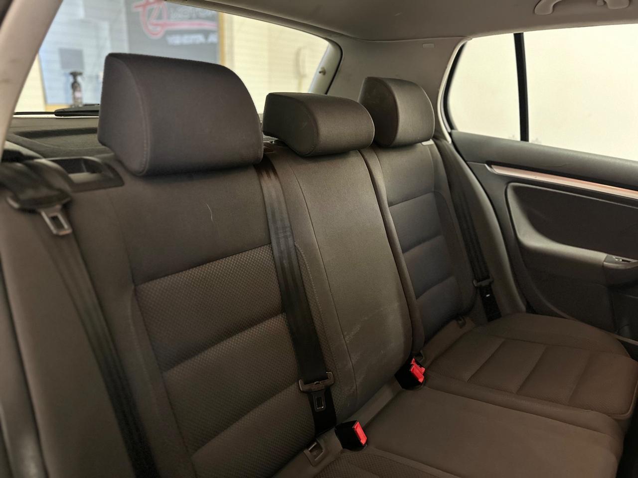 Volkswagen Golf 1.6 16V FSI 5p. Sportline NEOPATENTATI
