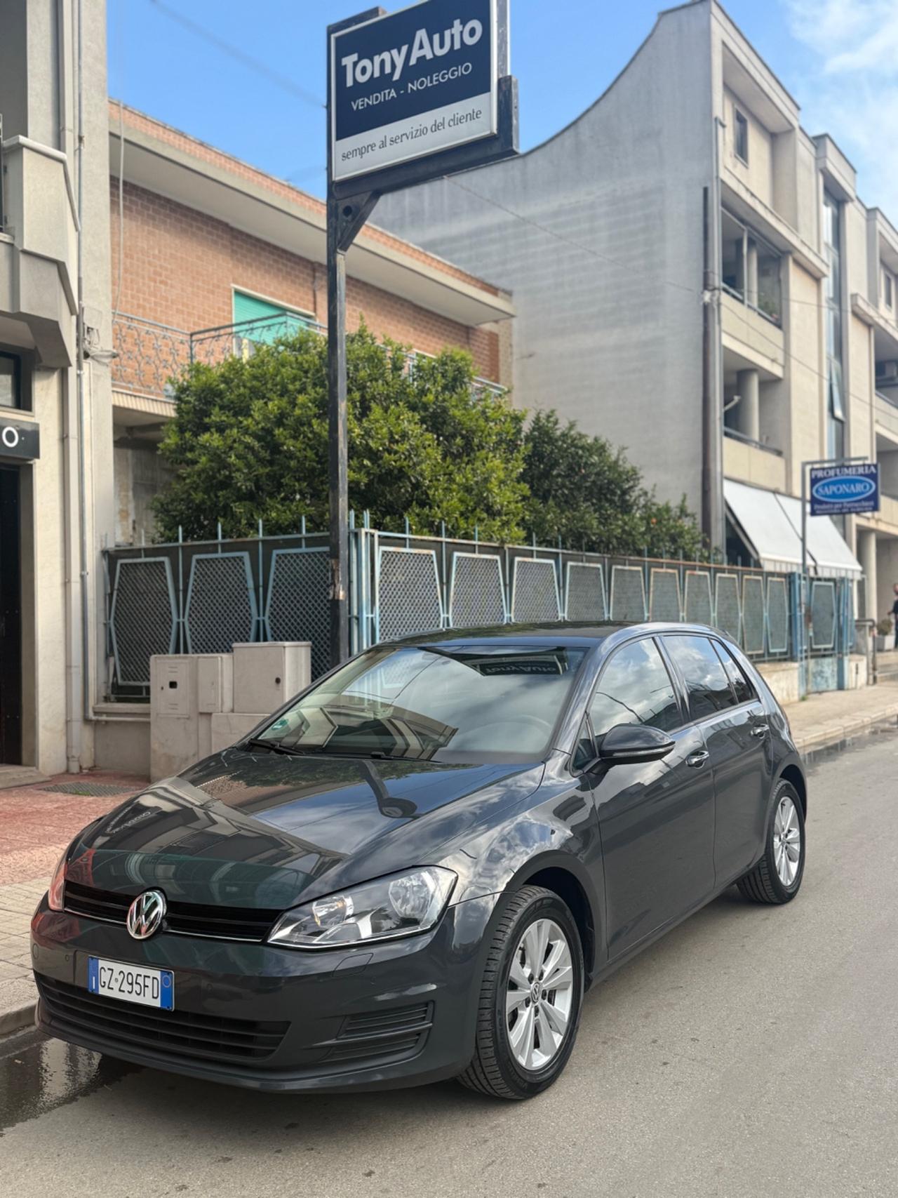 Volkswagen Golf 5p 1.6 tdi 110cv NAVI,APP CONNECT,SEDILI RISCALD.ATISENSORI DI PARCHEGGIO,DISTRIBUZIONE FATTA 10/25