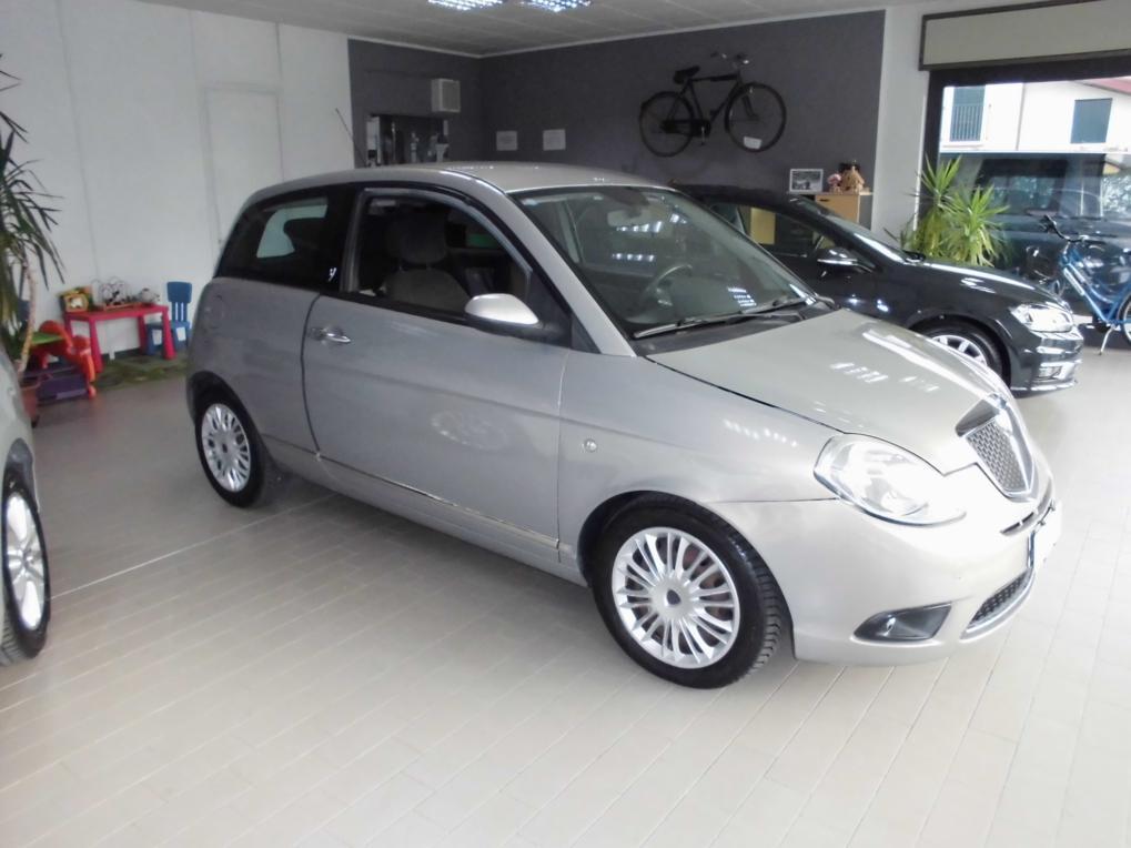 Lancia Ypsilon 1.3 MJT 90 CV Oro Plus